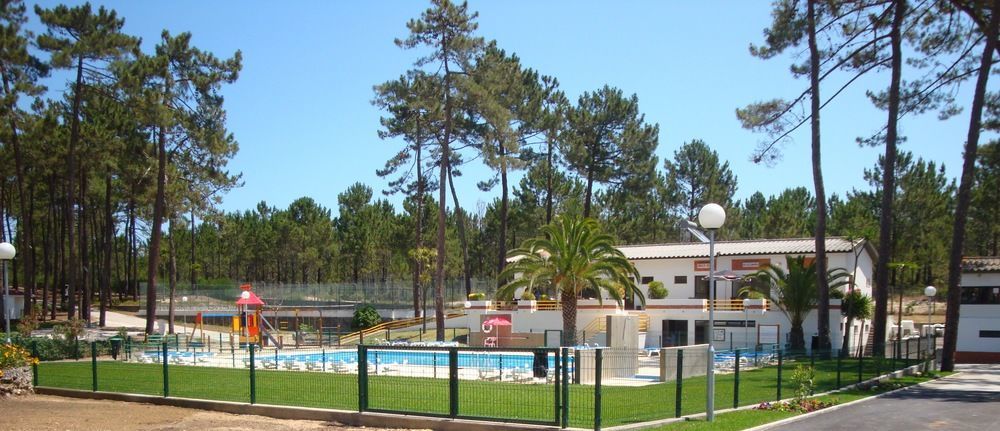 Отель Orbitur Valado Bungalows Caravan Park Назаре Экстерьер фото